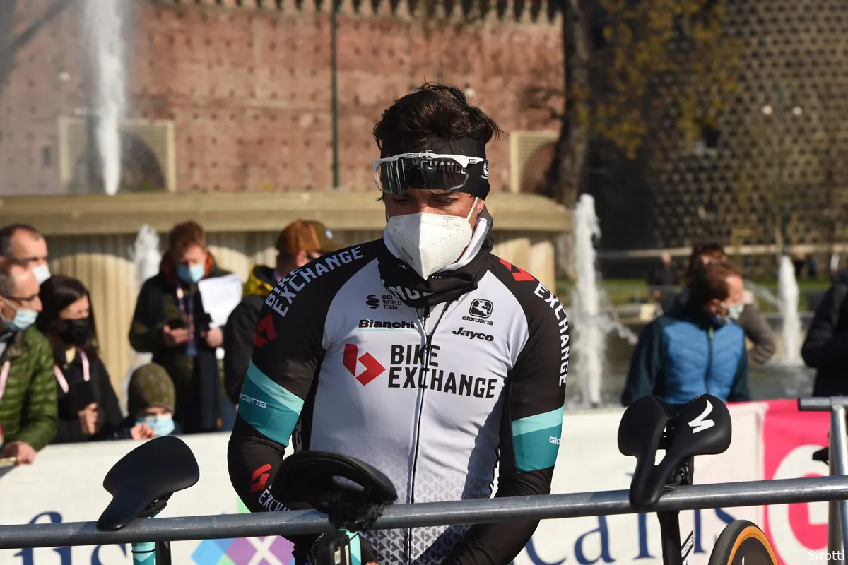 Matthews gehinderd door Alaphilippe: 'Jammer genoeg sprint niet iedereen in een rechte lijn'