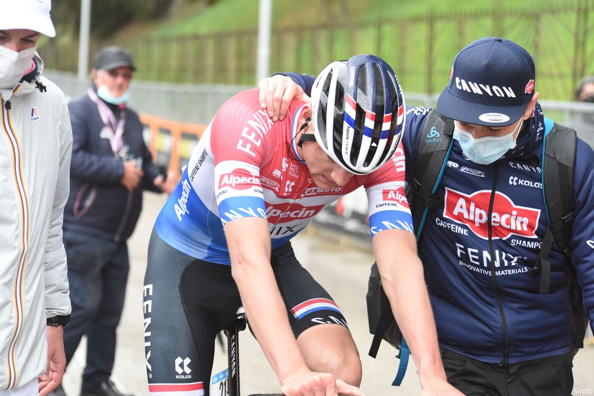 Adrie van der Poel kijkt af en toe naar mountainbiken Mathieu: 'Veel te nerveus'