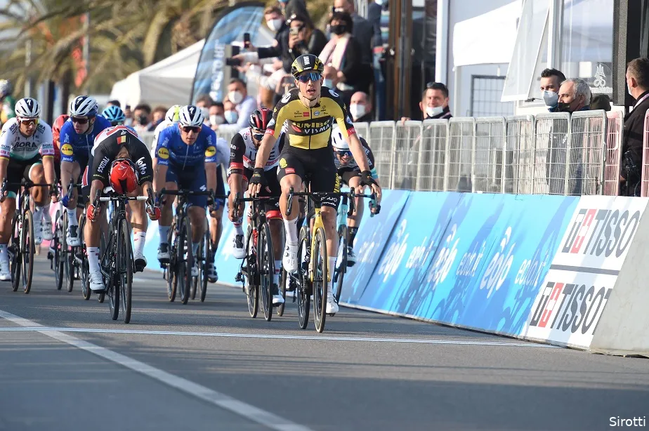 Video | Jumbo-Visma heerst met overwinningen van Roglic en Van Aert!