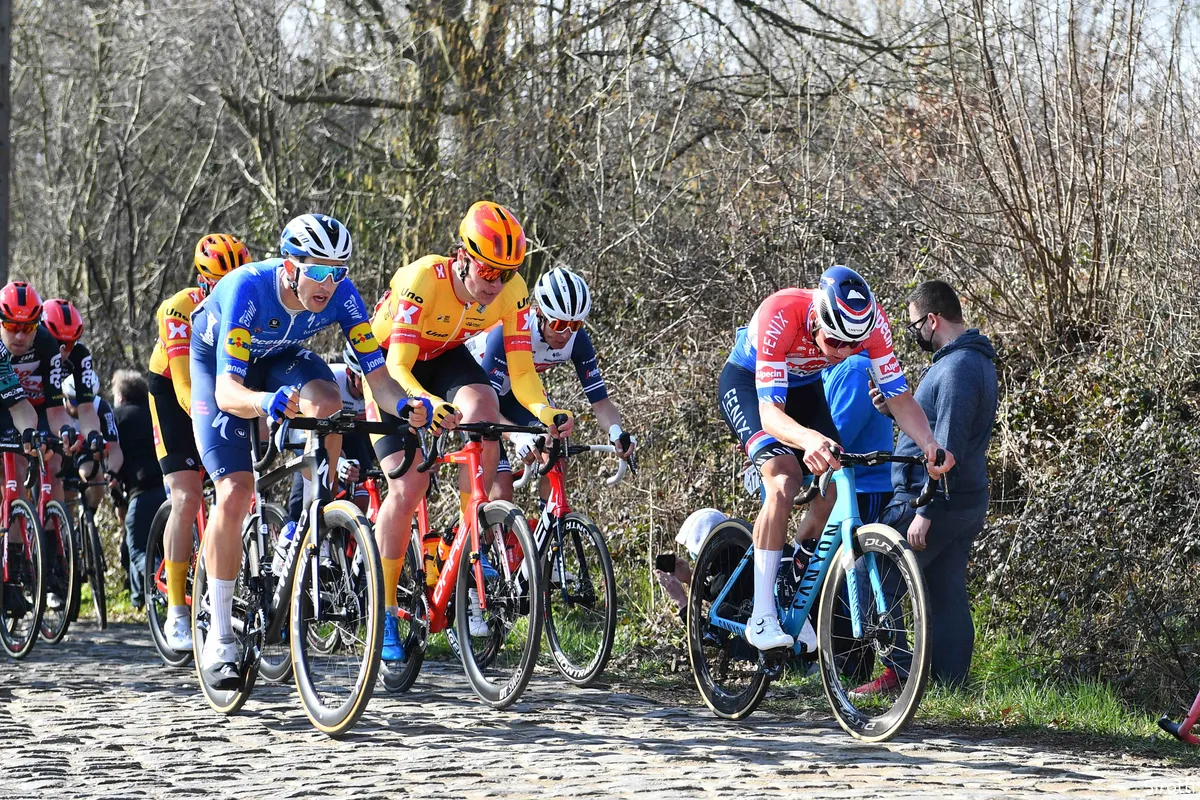 Ploegmanager niet blij met aanval Van der Poel, Merckx: 'Wielrennen is geen computerspel'