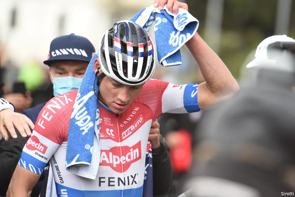 Van der Poel belooft na zware solo wat rust te nemen richting Milaan-Sanremo