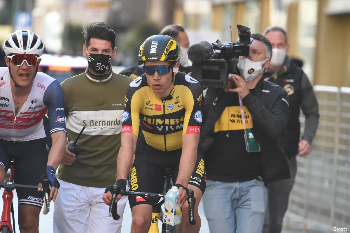 Van Aert berust in tweede plek Brabantse Pijl: 'Pidcock was gewoon sterker'