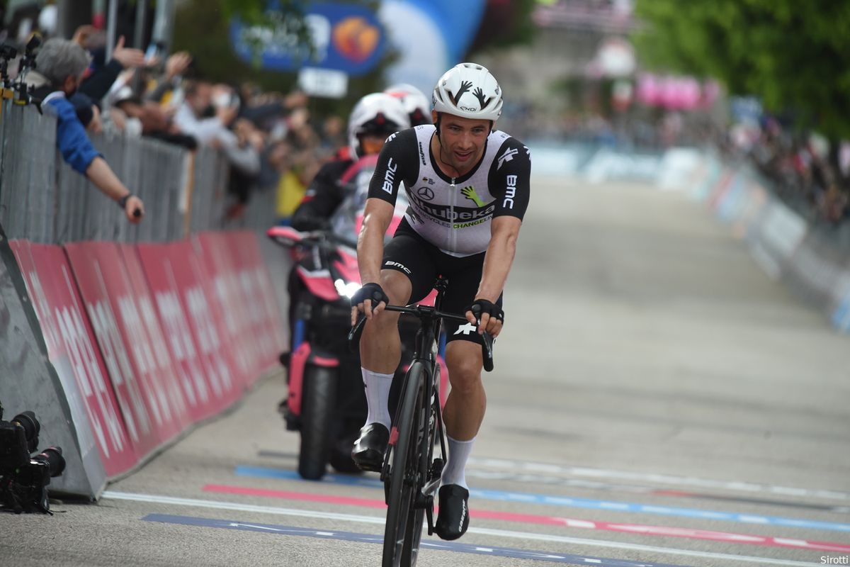Campenaerts boekt etappezege in Giro na zeer boeiend duel met Riesebeek