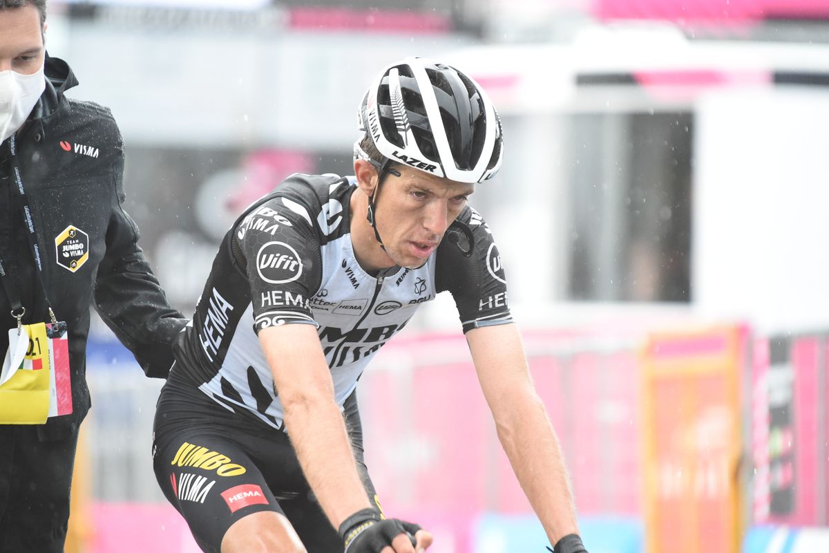 Nabeschouwing | 'Wat doet een renner die niet tegen regen kan in de Giro?'