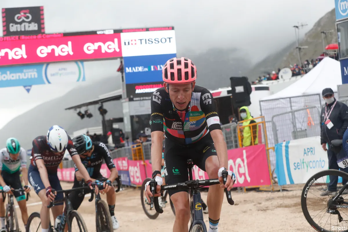 Carthy keldert naar zevende plaats in het klassement: 'Kon ze niet volgen'