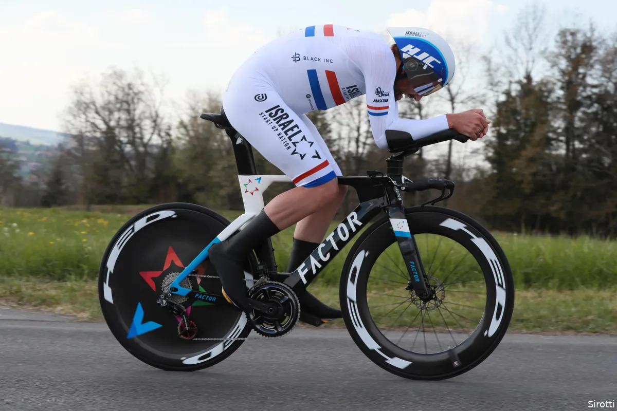 Dowsett legt strategie voor werelduurrecord uit: 'Ga op schema van Campenaerts rijden'