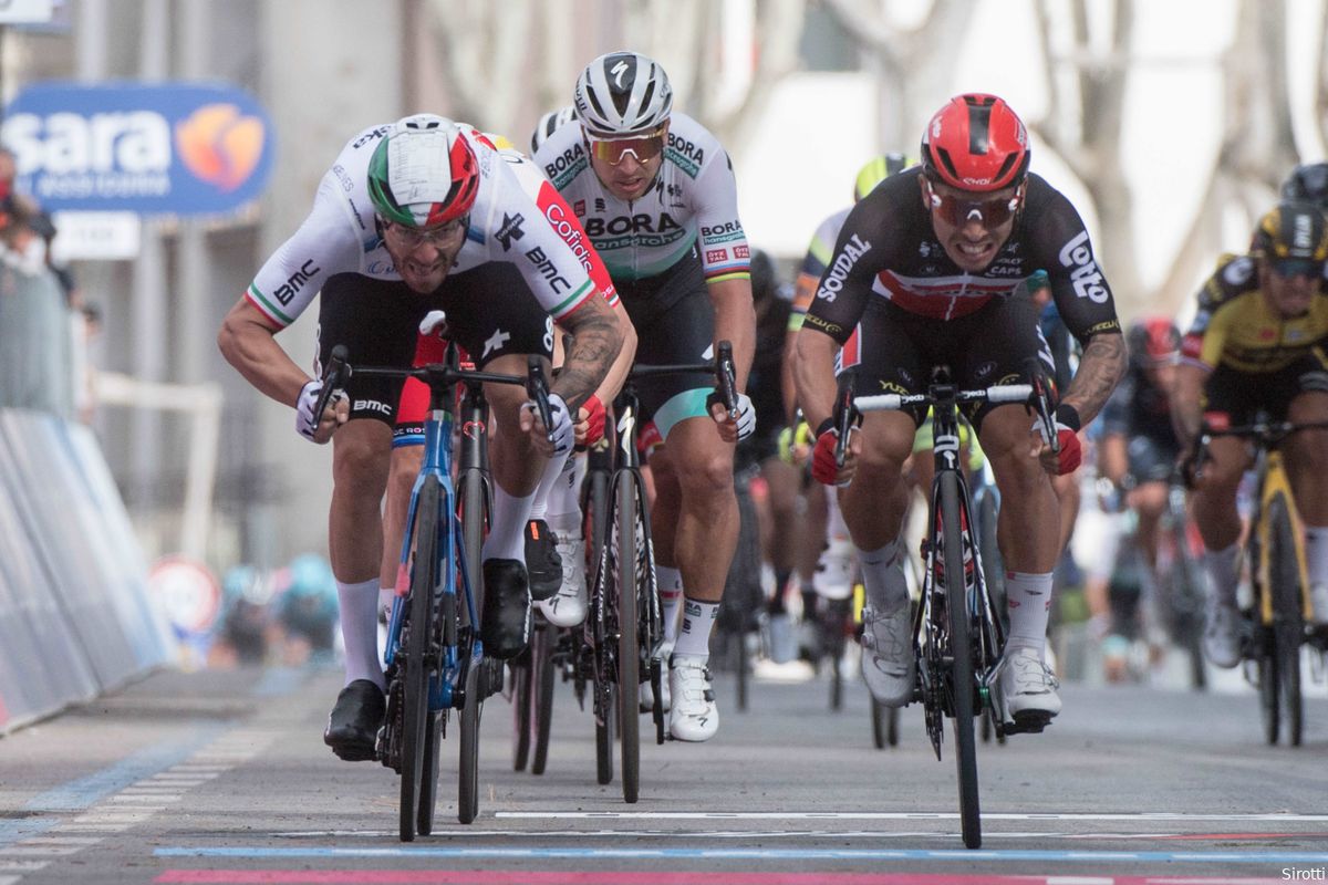 Ewan klopt Nizzolo in door valpartijen overschaduwde sprintetappe Giro d'Italia