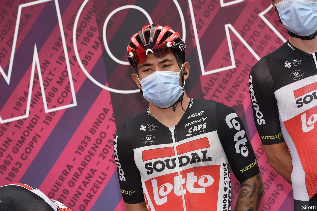 Ewan pareert kritiek op Giro-opgave: 'Ik gaf op met een écht probleem, dat zat me dwars'