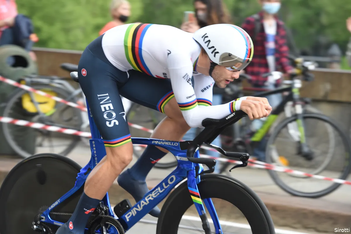 Ganna blaast iedereen naar huis in openingstijdrit Giro, Evenepoel zevende