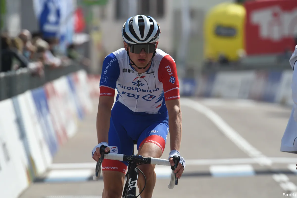 Van den Berg kon zege vergeten na lekke band: 'Was klaar om te sprinten voor de winst'