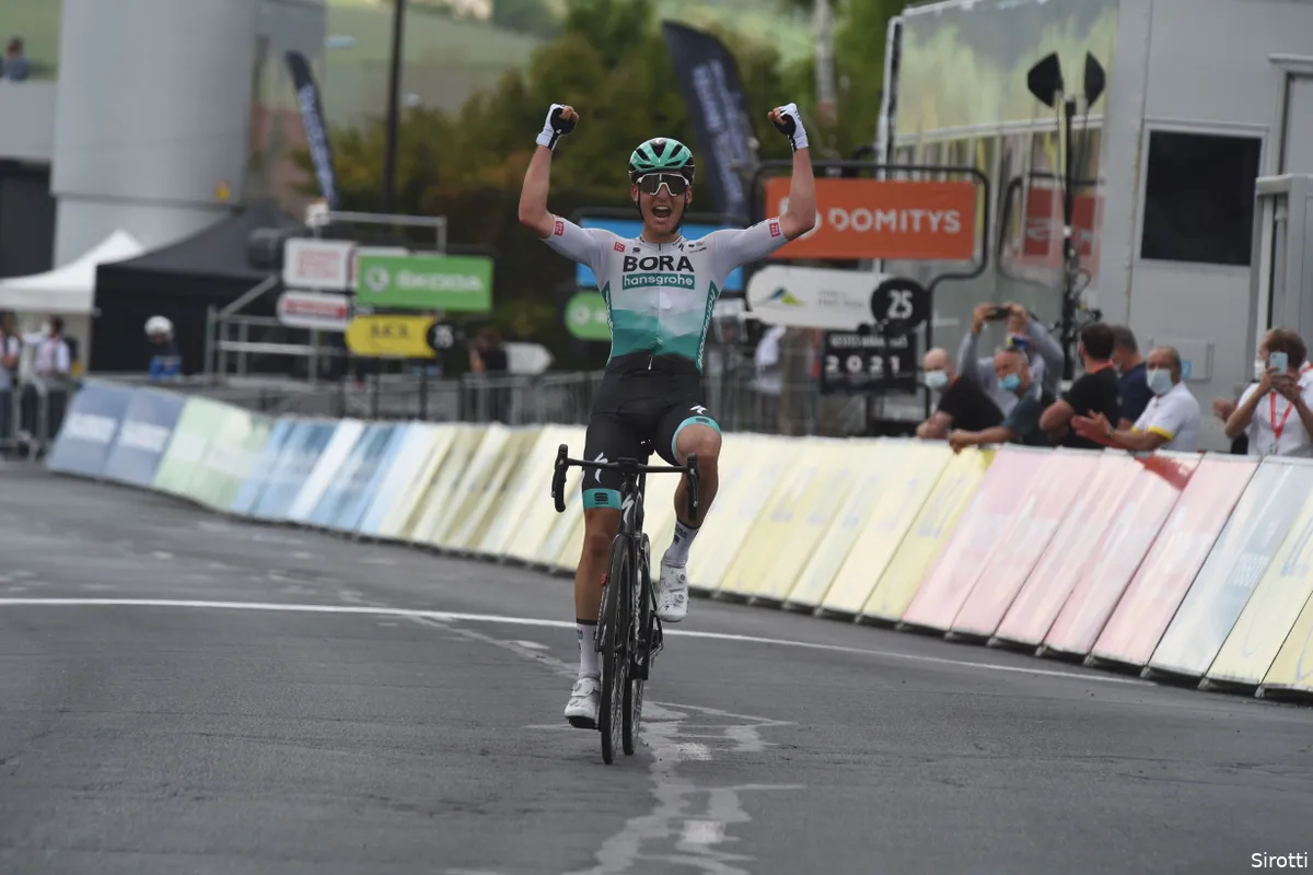 Peloton opnieuw gefopt in Dauphiné: Pöstlberger wint met fenomenale solo
