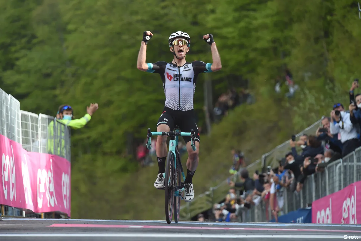 Bernal slaat terug op loeisteile slotklim en verstevigt roze, Yates pakt de ritzege