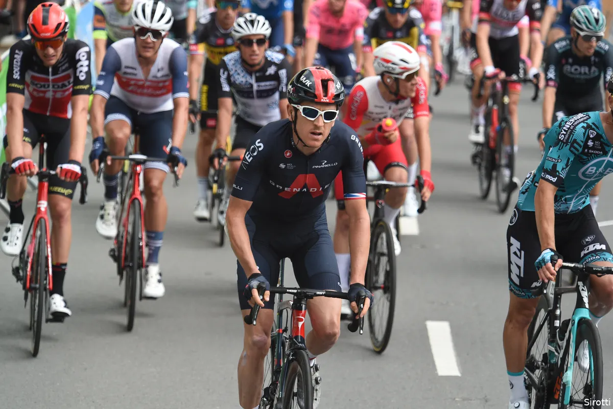 Geraint Thomas heeft het moeilijk: 'Ik ben echt pijn aan het lijden'
