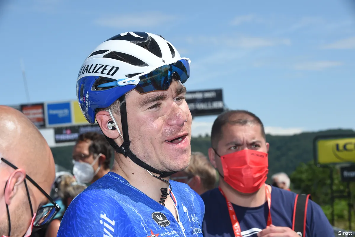 Jakobsen dankbaar na Vuelta-zege: 'Deze is voor de dokters in Polen en mijn familie'