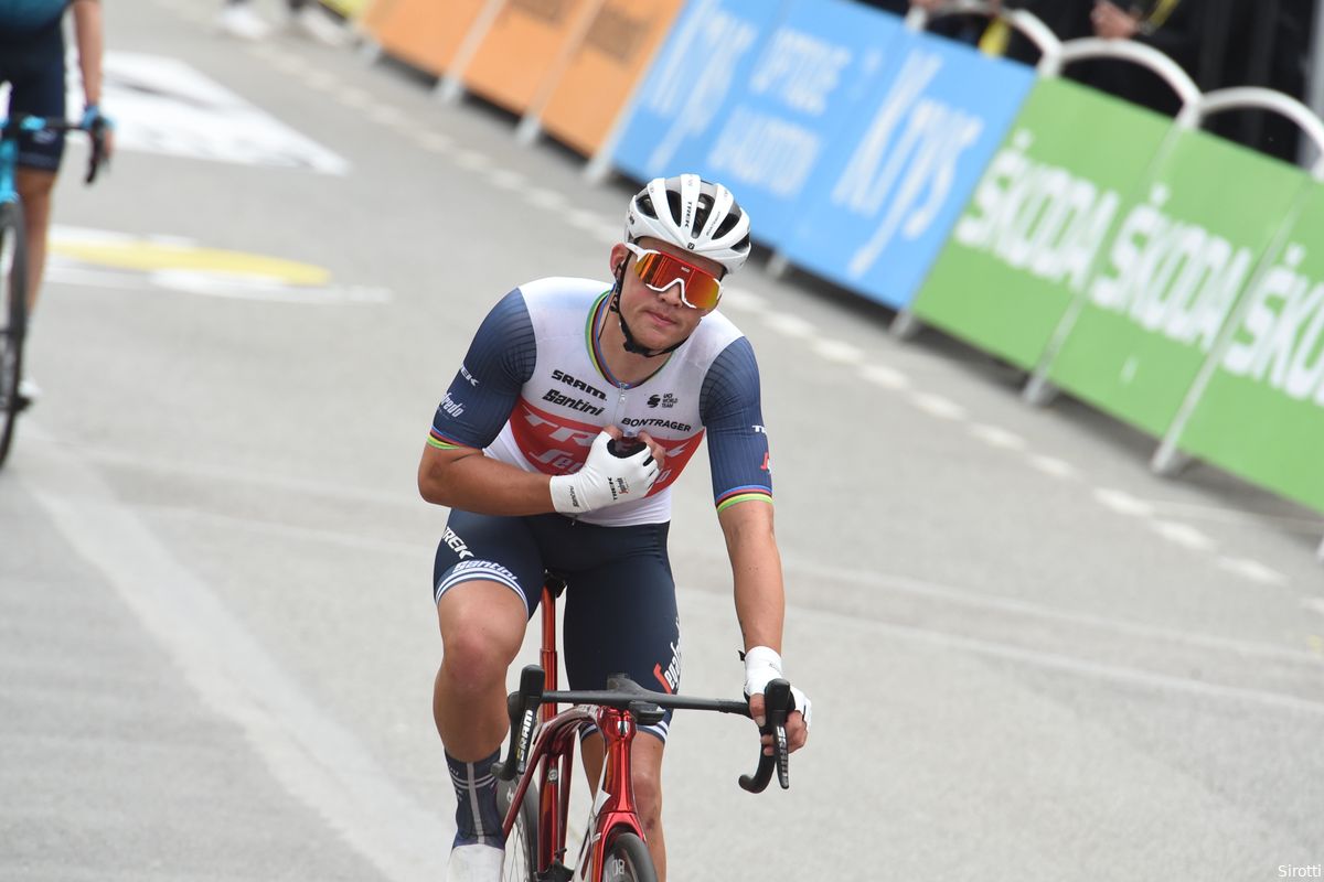 Kapotte Pedersen blij met winst in derde etappe Noorwegen: 'Ik zag onwijs af'