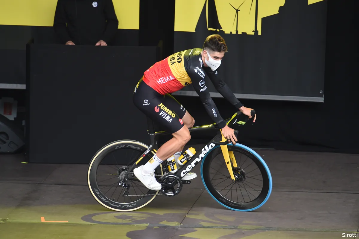 Van Aert heeft vrede met mislopen zege: 'Toen Alaphilippe aanging, kon ik niet meer'