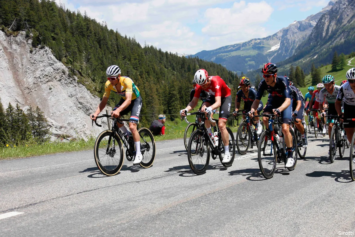Adrie van der Poel waarschuwt Mathieu: 'Iedereen prikt door verhalen Van Aert heen'