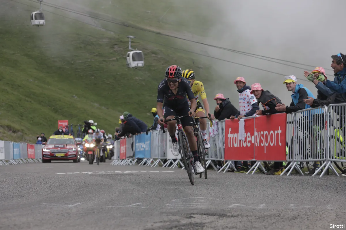 Carapaz ging vol voor de winst: 'Dat is waar ik het voor doe'