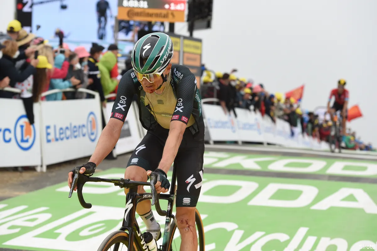 Kelderman komt ten val, maar pint zichzelf steviger vast op plek zes in de Tour