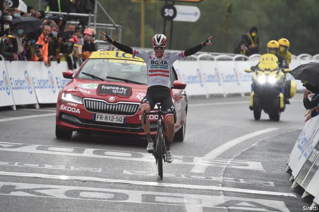 Konrad met indrukwekkende solo naar etappezege in de Tour, Pogacar soeverein