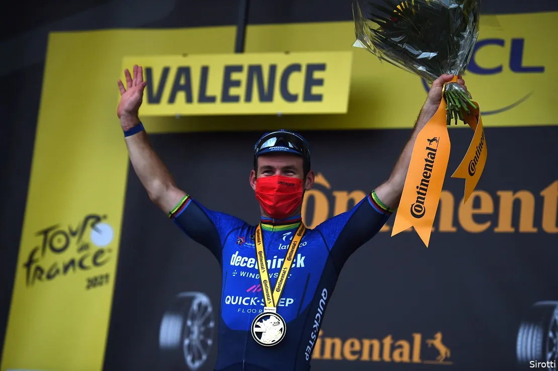 Cavendish dankt overwinning aan ploeg: 'Moest niks doen tot 150 meter voor de streep'