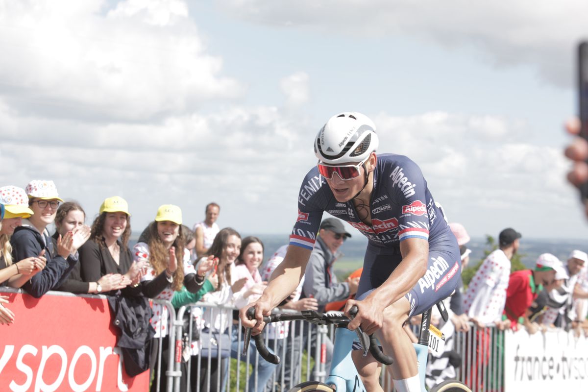 D-day voor WK-deelname Van der Poel nadert: 'Hij rijdt met de fiets, maar traint niet'
