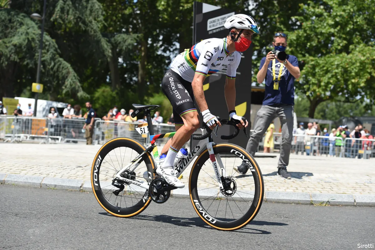 Lefevere ziet Alaphilippe stoeien in Tour: 'Beetje impulsief, maar met de beste bedoelingen'