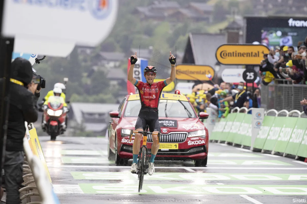 Pogacar rijdt alles en iedereen op een hoop in de Tour, Teuns wint fenomenale bergrit