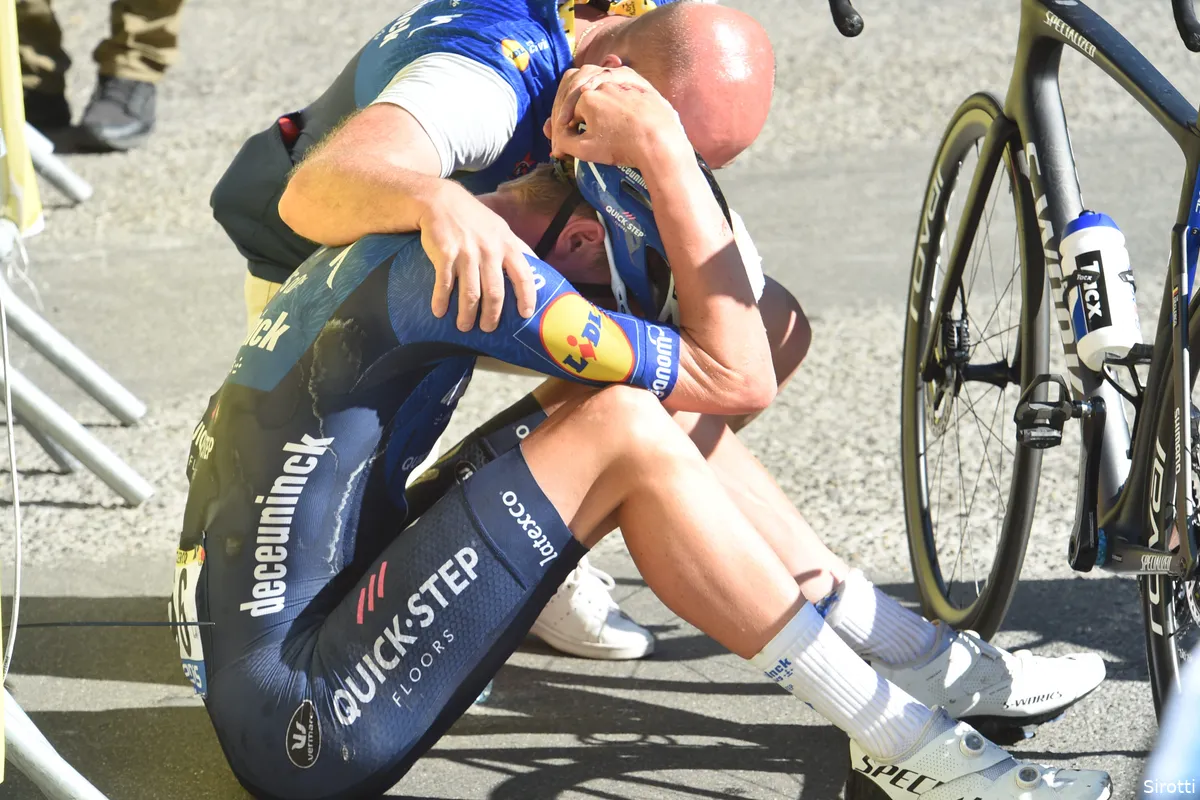 Gewonde Declercq haalt finish: 'De ploegmaats hebben een keer voor míj gezorgd'