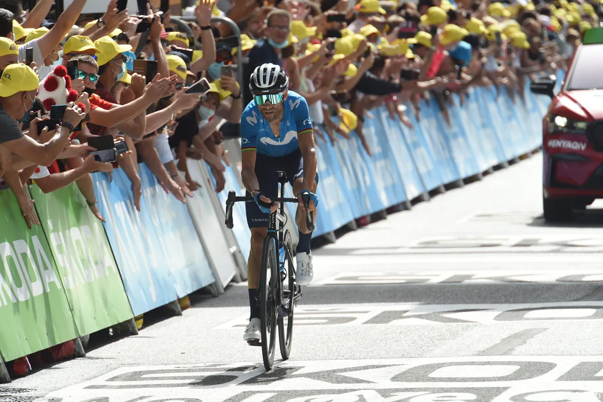 Valverde durfde niet: 'Bij een afdaling als deze kun je jezelf veel pijn doen'