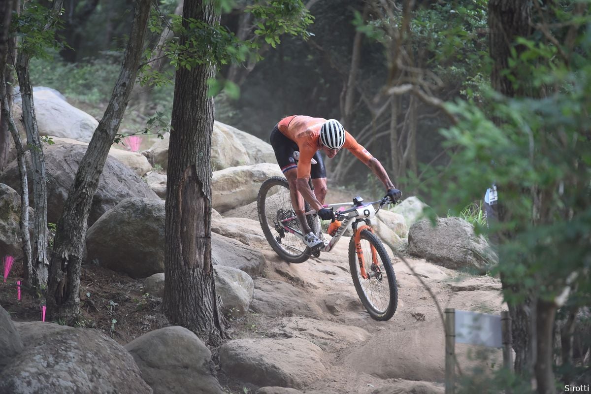 Officieel: Maas in de wet zet Van der Poel niet achteraan, maar op vijfde startrij bij WK mountainbiken