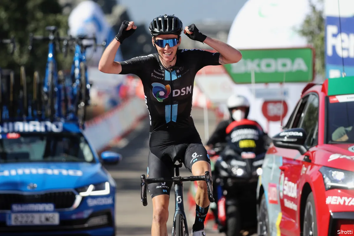 Bardet (Team DSM) grijpt ritzege en bergtrui in Vuelta; klassement blijft hetzelfde