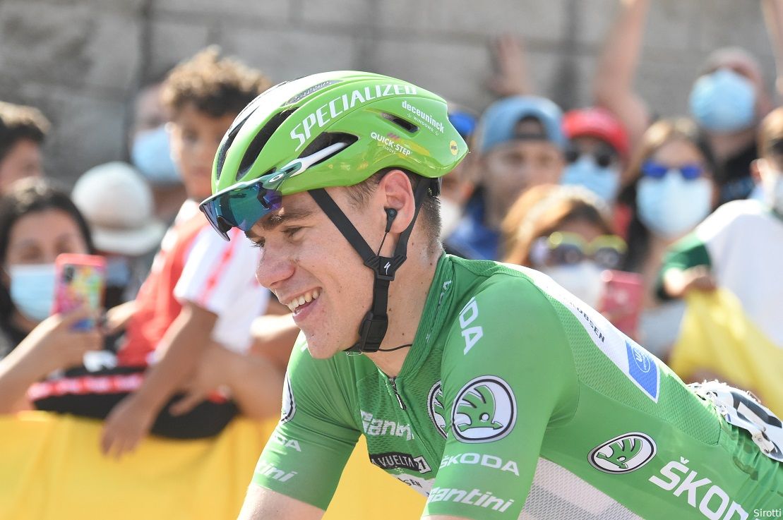 Jakobsen dolblij na derde etappezege in Vuelta: 'Wat je vandaag zag, was The Wolfpack'