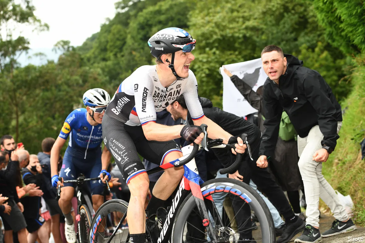 Slagveld in Strade: Benoot, Matthews, Mohoric, Campenaerts en Vermeersch uit koers