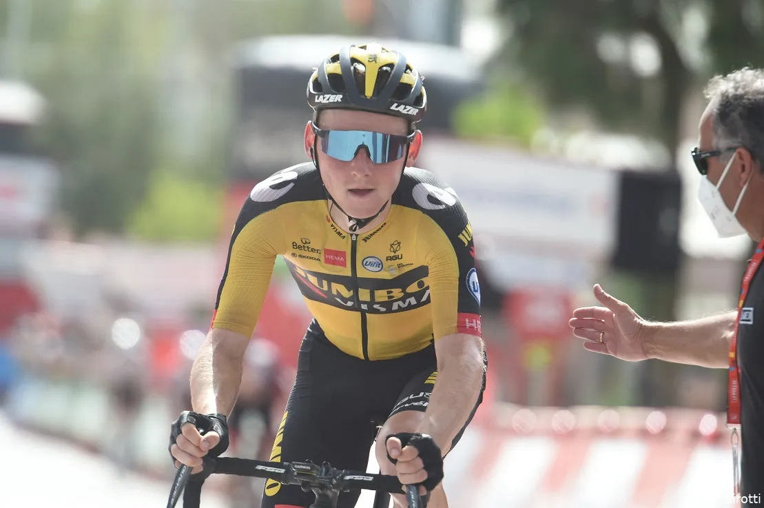 Oomen lijkt in puike vorm voor Giro: 'Kei jammer dat ik twintig meter achter de besten boven kom'