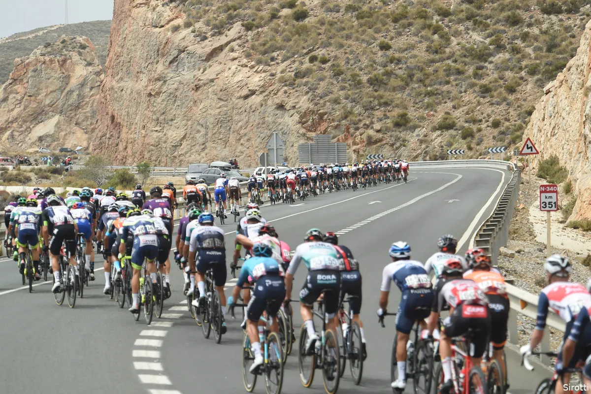 Medisch rapport Vuelta: whiplash voor Bayer en gebroken rib voor Thwaites bij Alpecin-Fenix