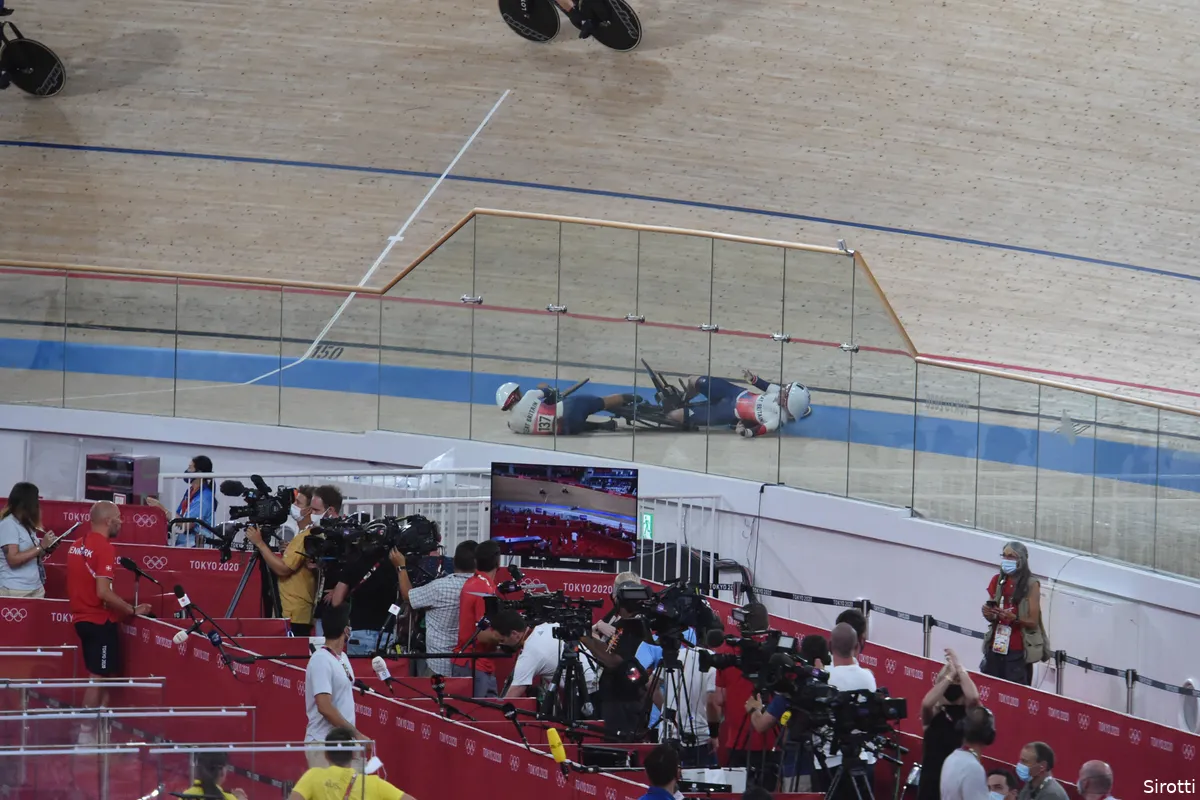 Foutje, bedankt! Britse vrouwen vieren wereldrecord, maar gaan tegen de grond