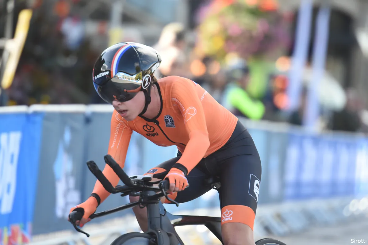 Deense Price-Pejtersen domineert beloftentijdrit, Hoole pakt brons voor Nederland