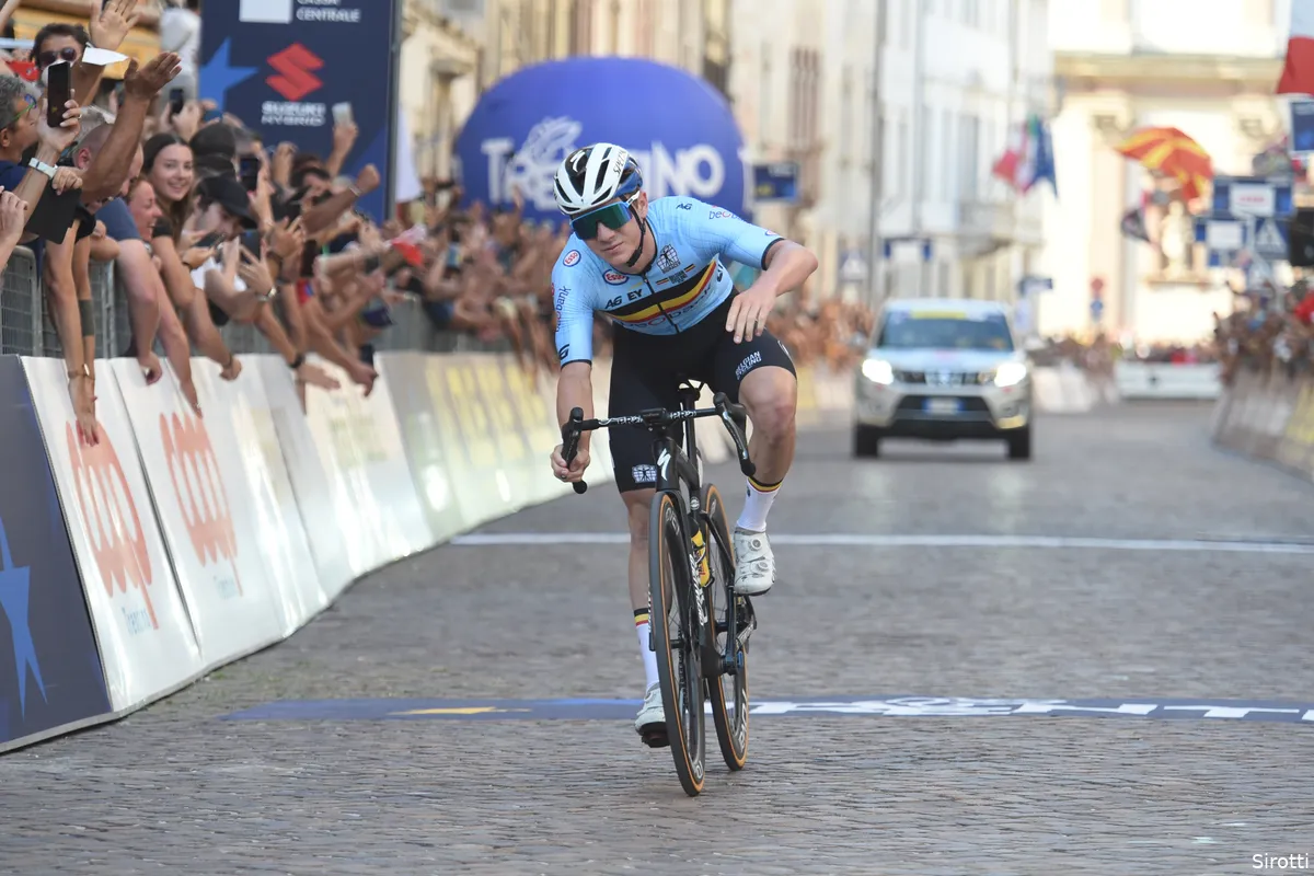 Evenepoel doet meeste kopwerk, maar ziet lepe Colbrelli EK winnen: 'Hoort bij de koers'