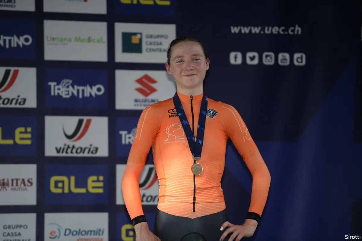 Nederlandse Uijen imponeert met zege in slotrit Valencia, Belgische Ghekiere wordt tweede en pakt eindzege