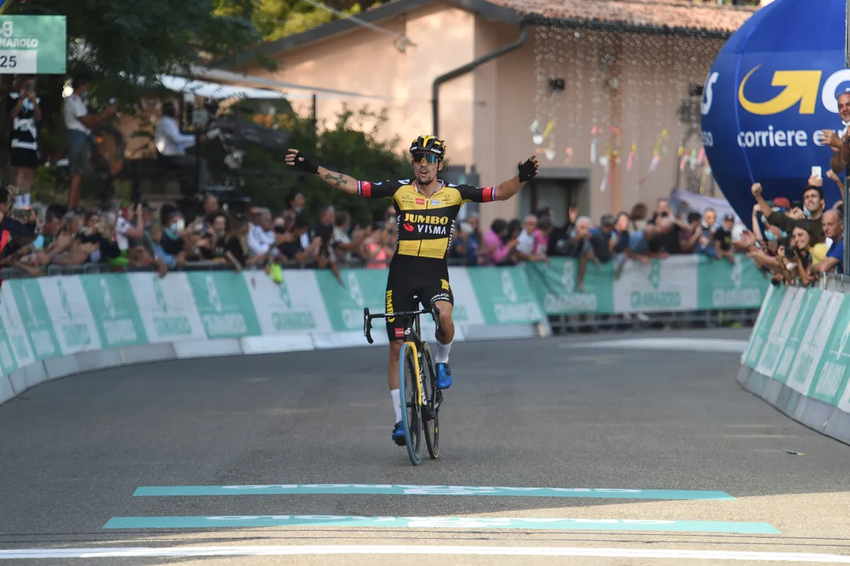 Roglic let in Lombardije op Evenepoel: 'Als hij aanzet, mag je alle zeilen bijzetten'