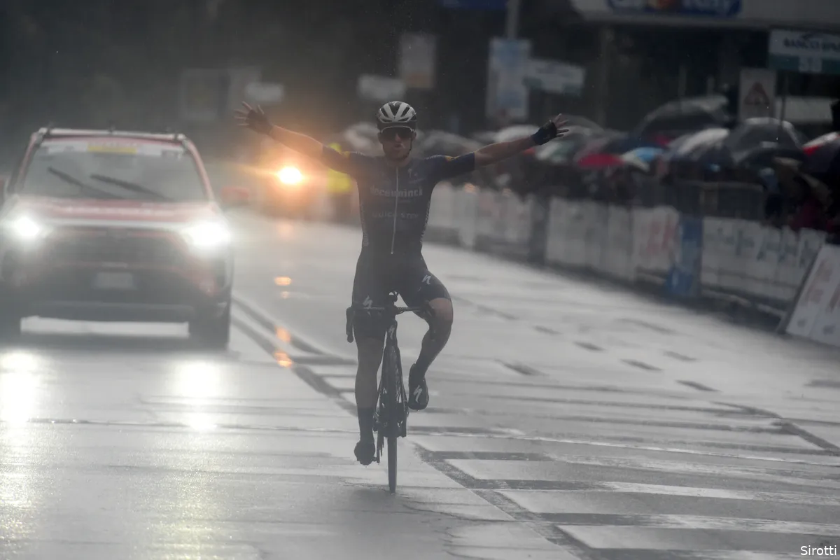 Grote Remco Evenepoel Show in Coppa Bernocchi: Belg dubbelt peloton na aanval van 140 (!) kilometer
