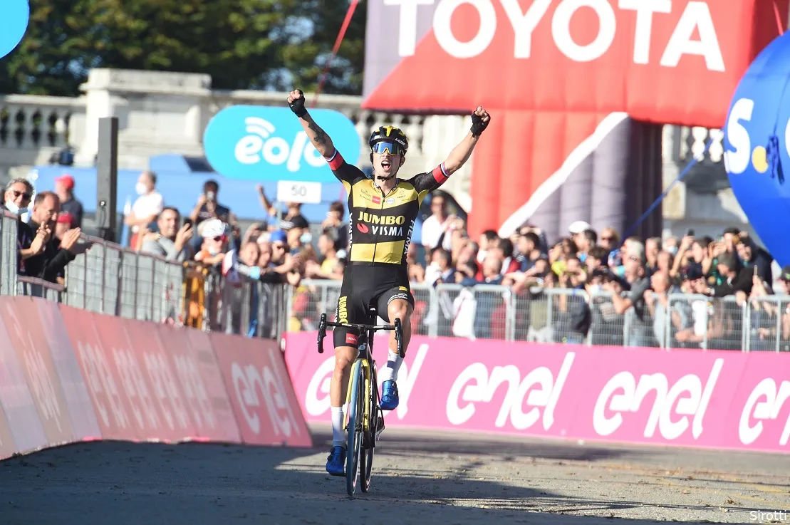 Roglic blinkt in zijn vel en is indrukwekkend sterke Yates de baas in Milaan-Turijn