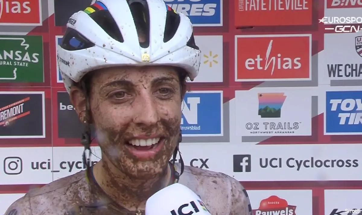 Weergaloze Brand dendert in de modder van Besançon naar Wereldbekerzege