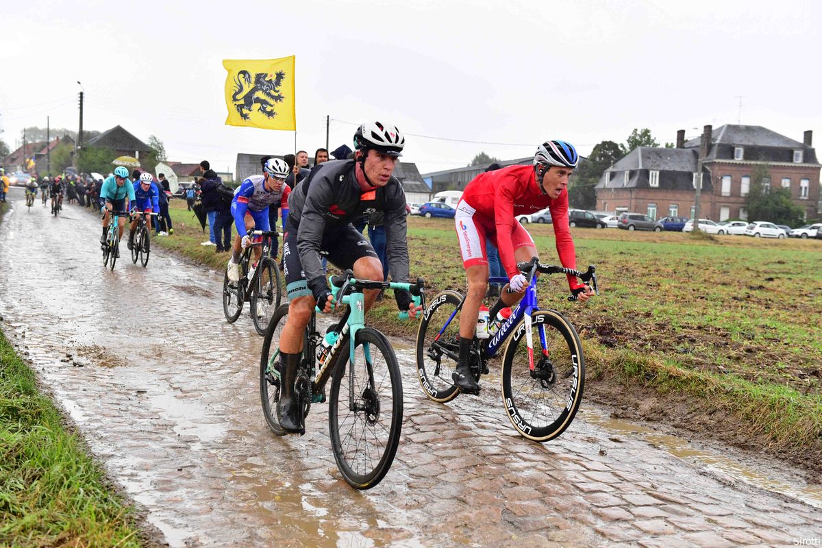 Terpstra: 'Natte Parijs-Roubaix heeft 20 jaar geduurd, afstappen kan dan natuurlijk niet hé'