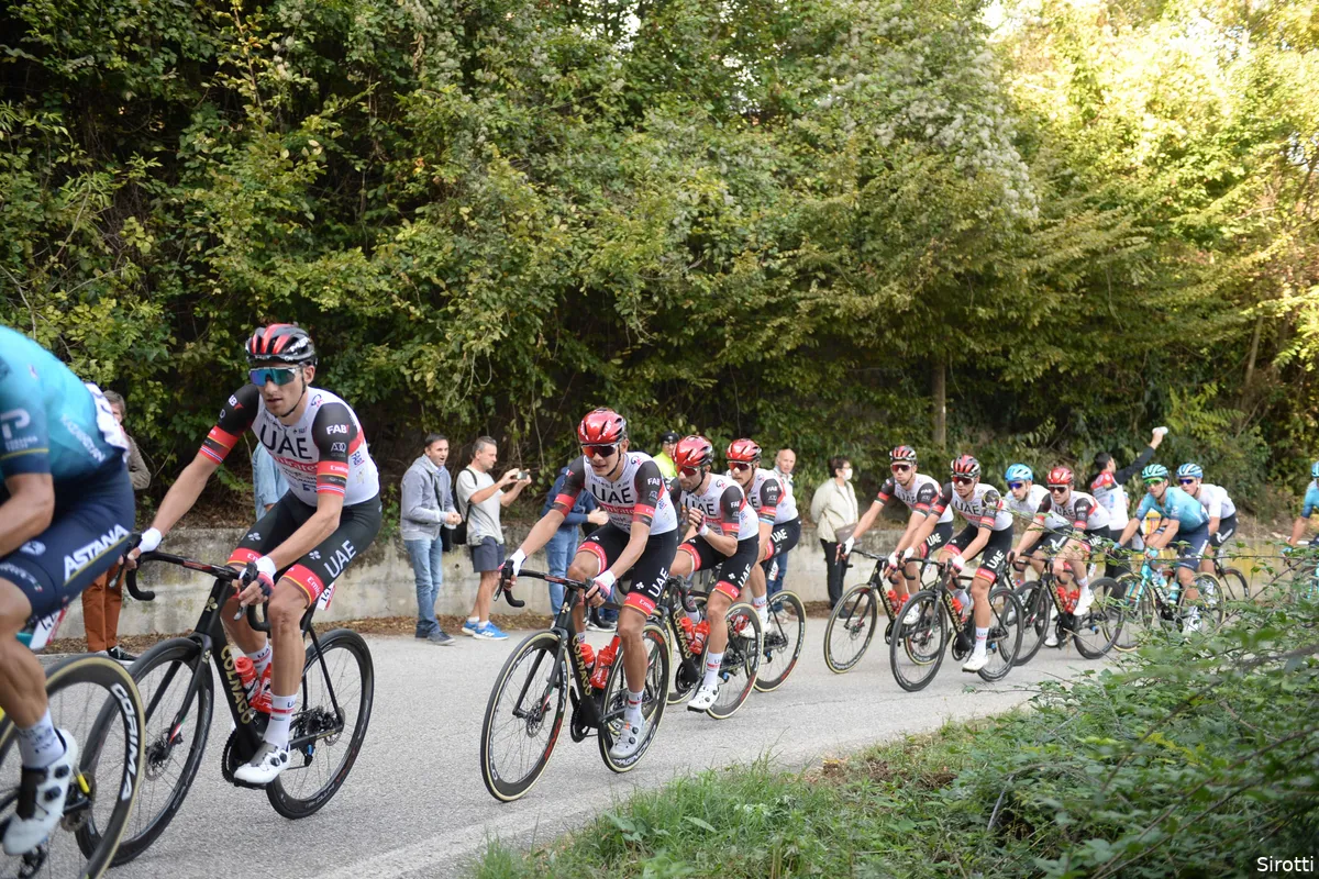 UAE Team Emirates overtuigd van eigen kunnen: 'Gebruiken niet de strategie van Jumbo of INEOS'