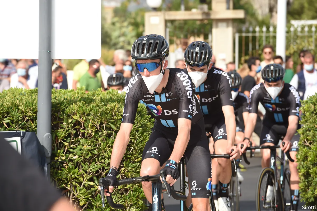 Update | Jumbo-Visma en Team DSM verlaten Ronde van Valencia na positieve coronatests
