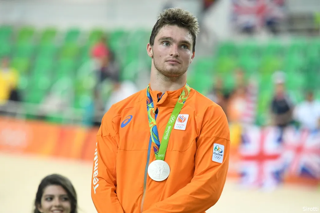 Baankampioen Büchli heeft moeite in eerste wegwedstrijden: ‘Echt een stapje te hoog voor mij’