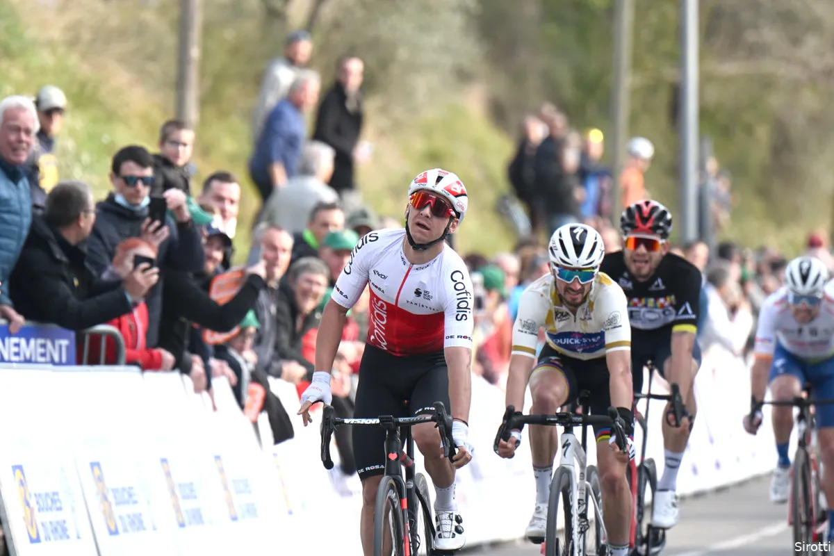 Coquard klopt wereldkampioenen Alaphilippe en Ganna op punchy aankomst in Provence