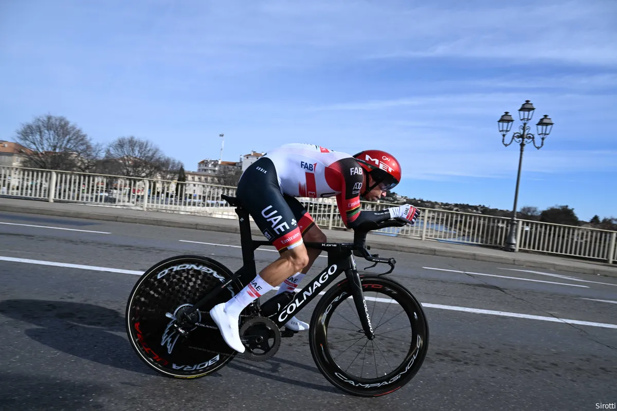 Ivo Oliveira verslaat Fransen in technische openingsproloog Boucles de la Mayenne, Maikel Zijlaard zesde